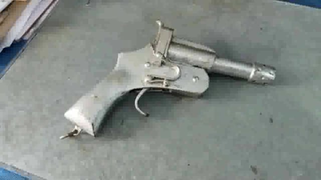 अमरपुर पुलिस के द्वारा गुरुवार को कुसुमखर गांव में छापेमारी के दौरान एक देशी कट्टा जप्त किया