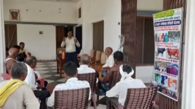 नवाबगंज क्षेत्र के कटरा शिवदयाल गंज सहित कई गांव में जैविक सलाहकारों ने खेती किसानी में जैविक खाद का बताया महत्व