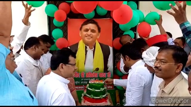 सपा के राष्ट्रीय अध्यक्ष व पूर्व मुख्यमंत्री अखिलेश यादव का मनाया गया जन्मदिन