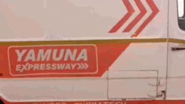 नौझील थाना क्षेत्र में यमुना एक्सप्रेस वे के माइलस्टोन 65 पर बाइक सवार को अज्ञात वाहन ने रौंदा लड़की की मौत लड़का घायल