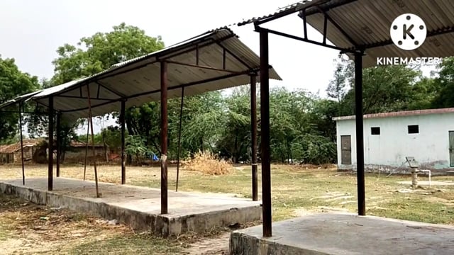 प्रतापगढ़ जिले के बाबागंज ब्लॉक के रायगढ़ ग्राम सभा मे सार्वजनिक शौचालय अपनी बदहाली पर दिन प्रतिदिन ढलता जा रहा हैं 