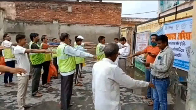 नगर पंचायत भोकरहेड़ी कार्यालय में कर्मचारियों को दिलाई गई क्षेत्र को पॉलिथीन मुक्त करने की शपथ