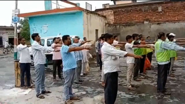 नगर पंचायत भोकरहेड़ी कार्यालय में कर्मचारियों को दिलाई गई क्षेत्र को पॉलिथीन मुक्त करने की शपथ