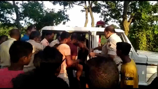 बोरनी पुल के समीप पिकअप वैन और बाइक के बीच हुई भिड़ंत, कदवा थाना के एसआई हुए घायल