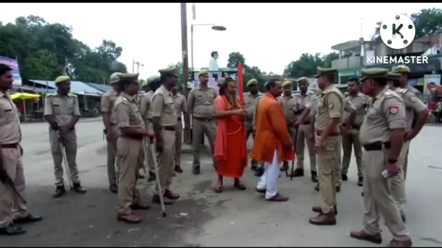 बदोसराय चौराहे पर उदयपुर की घटना से आक्रोशित अयोध्या के तपस्वी छावनी महंत परमहंस ने असदुद्दीन ओवैसी का जलाया पोस्टर 