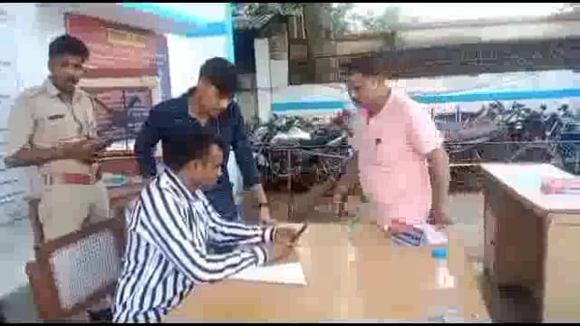 सिधौली के कमल तिराहे कार में बैठी महिला का पर्स लेकर टप्पे बाद हुए चंपत पुलिस ने जांच की शुरू