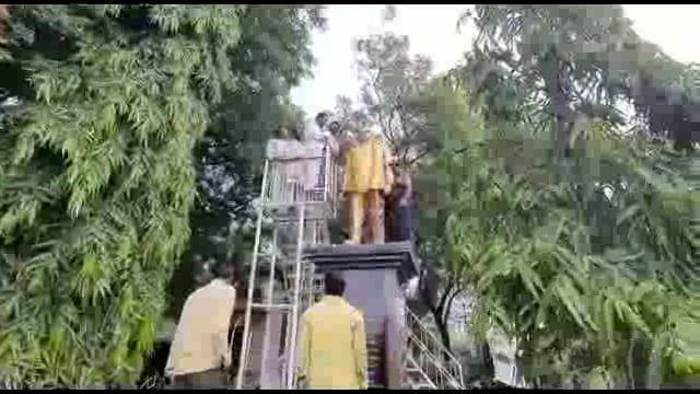 विविध संघटनेच्या वतीने स्वर्गीय माजी मुख्यमंत्री वसंतराव नाईक यांच्या जयंतीनिमित्त अभिवादन