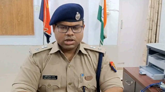 आडियो वायरल के मामले में पुलिस अधीक्षक अमित कुमार आनन्द ने किया डुमरियागंज थाना प्रभारी को निलंबित