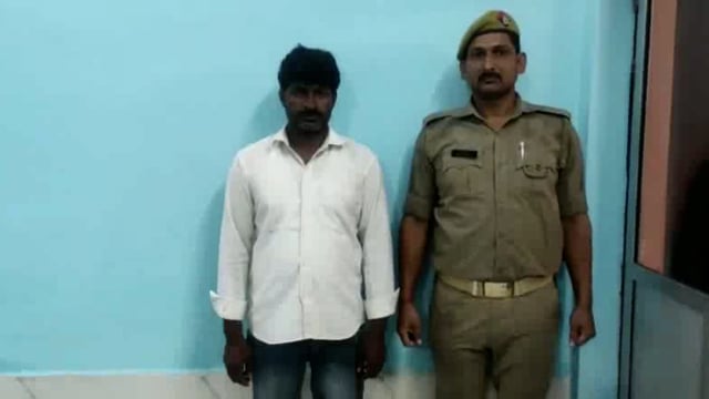 गद्दी बगिया के पास से कुर्सी थानापुलिस ने छापेमारी कर गोवध निवारण अधिनियम के तहत वांछित अभियुक्त को गिरफ्तार कर भेजा जेल