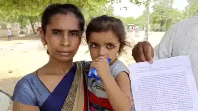 विवाहिता ने ससुरालियों पर लगाए दहेज के लिए प्रताड़ित कर घर से बाहर करने के आरोप