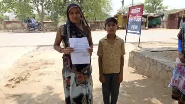 दबंगों पर प्रताड़ना का आरोप लगा पीड़िता ने एसपी से की न्याय की मांग