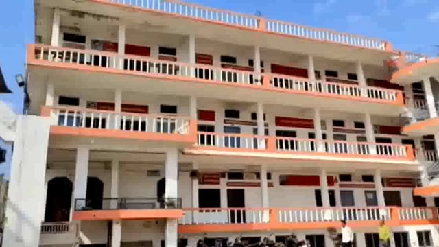 सीता ग्रुप ऑफ एजुकेशन के छात्र-छात्राओं द्वारा चिकित्सक दिवस के अवसर पर चिकित्सकों का फूल माला पहनाकर सम्मान किया गया