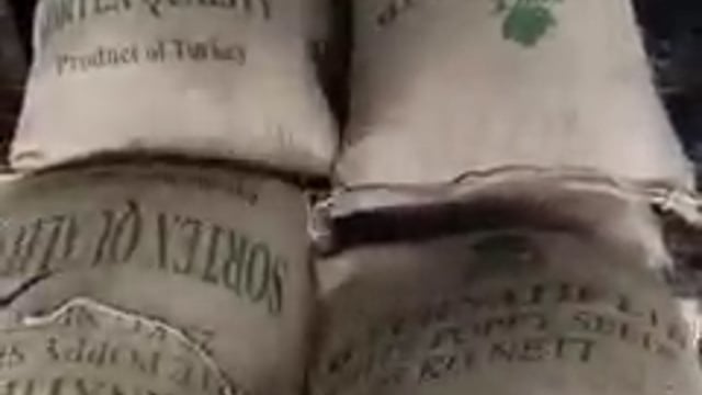 जिला बहराइच। नेपालगंज पुलिस ने शुक्रवार की सुबह जमुनाहा सीमा चौकी के रास्ते नेपालगंज से रुपईडीहा की ओर आ रहे मालवाहक बन्