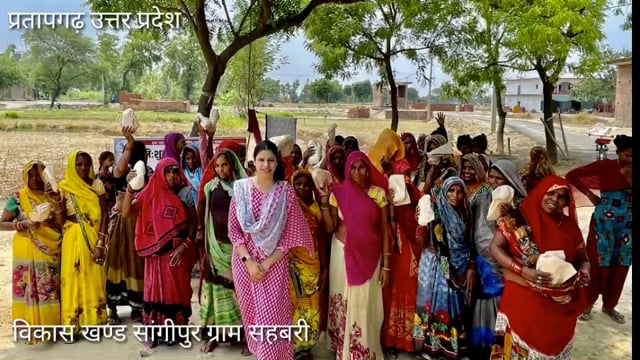 हाई कोर्ट अधिवक्ता विजेता सिंह ने महिलाओ को वितरित किया सेनेटरी पैड और किया जागरूक,ग्राम शाहबरी पूरे नारायण दास नेवड़िया