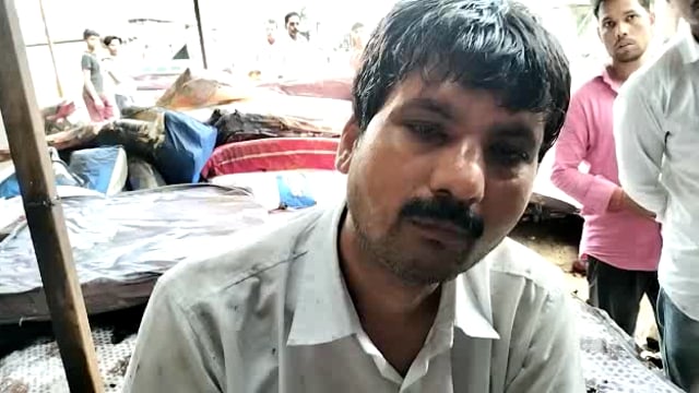 तहसील मोठ के कस्बा चिरगाव में  इलैक्ट्रानिक्स की दुकान के अन्दर बिजली फाल्ट से लगी आग लाखों का हुआ नुकसान
