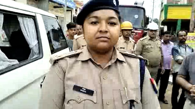 मौके पर पहुंची क्षेत्राधिकारी मोठ स्नेहा  तिवारी नहीं हुई कोई जनहानी 