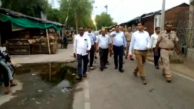 चरखारी नगर में प्रसाशनिक अधिकारियों नगर पैदल गस्त कर दिये  निर्देश