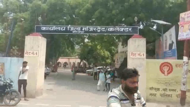 मिर्ज़ापुर : पट्टीदारों ने सरकारी हैंडपंप में लगाया समरसेबल,पानी की हो रही समस्या डीएम को ज्ञापन सौंपकर कार्रवाई की मांग