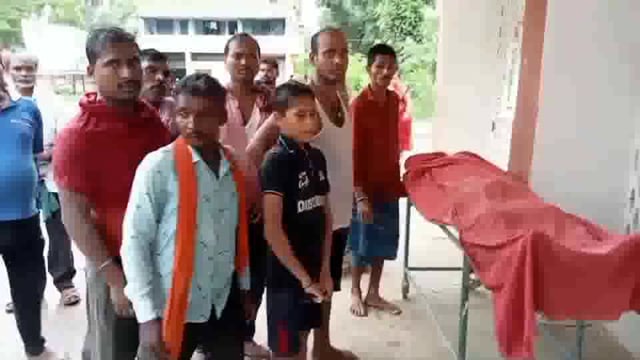 मैनमा गांव में संपर्क पथ रिपेयरिंग में काम कर रहे गंगापुर गढैल के एक व्यक्ति की ठनका की चपेट में आने से हुई मृत्यु