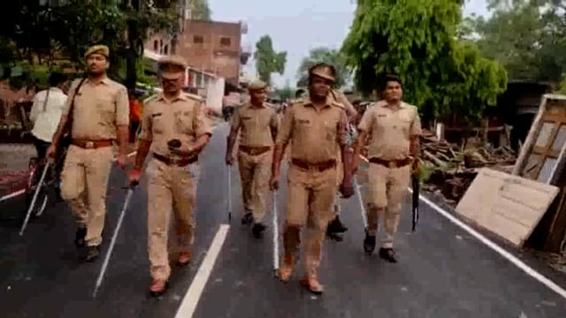 उदयपुर में हुई घटना को लेकर कठेला व मिश्रौलिया पुलिस द्वारा  मिश्रौलिया, कठेला बॉर्डर पर किया गया पैदल गस्त