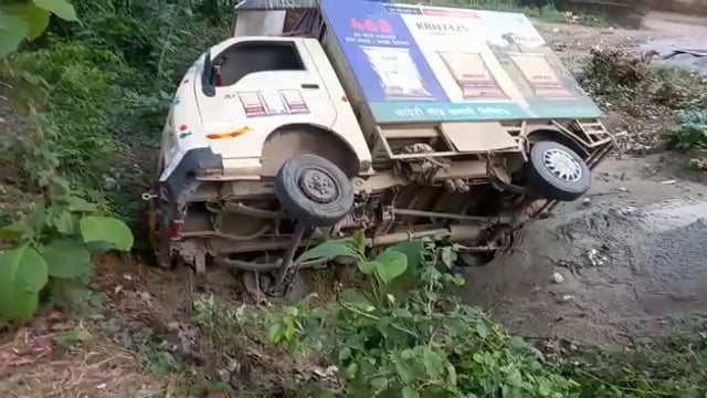 सड़क पर जा रहे 12 वर्षीय बच्चे को तेज रफ्तार मैजिक सवार ने मारी जोरदार टक्कर,हुआ गंभीर रूप से घायल