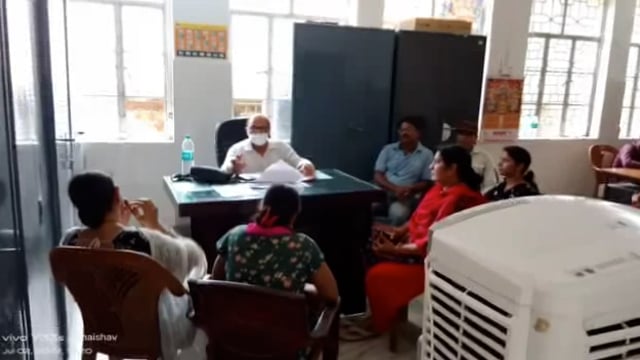 फलका सामुदायिक स्वास्थ्य केंद्र में महिला प्रवेक्षिका के साथ स्वास्थ्य विभाग ने की बैठक