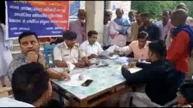 भूमि विवाद के मामले का निष्पादन को लेकर शनिवार को थाना परिसर में जनता दरबार का आयोजन किया गया। 