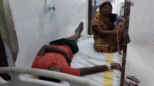 धमासंग गांव में एक बच्चा को सांप ने डास जख्मी बच्चा को इलाज के लिए लाया गया अस्पताल।