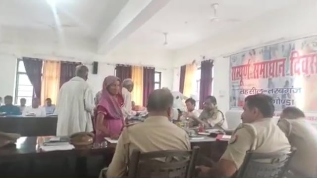 गोंडा खजुरी निवासी व्यक्ति ने तहसील में आयोजित समाधान दिवस में संपर्क मार्ग,व,नाला पैमाइश हेतु एसडीएम को दिया प्रार्थना 