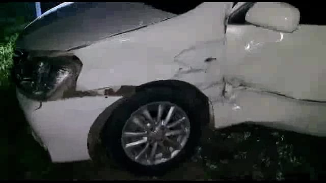 येणकी माणकी रोड महाराणा प्रताप चौक येथे दोन कारची समोरासमोर धडक