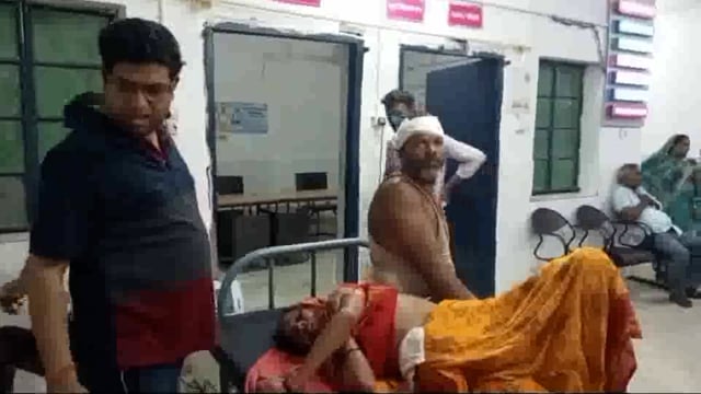 कुशमाहा गांव में जमीन विवाद को लेकर हुई मारपीट एक पक्ष से मां और पुत्र घायल
