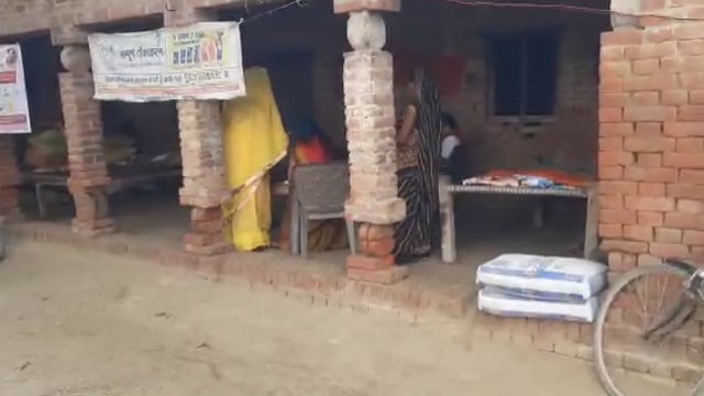 नवाबगंज क्षेत्र के कई गांव में स्वास्थ्य कर्मचारियों ने कैंप लगाकर संचारी रोगों के प्रति लोगों को किया जागरूक