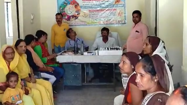 गोंडा न्यूज़ प्राथमिक स्वास्थ्य केंद्र पर मुख्यमंत्री जन आरोग्य मेले का हुआ आयोजन
