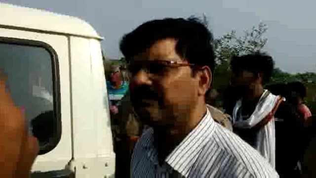 हदबंदी की पैमाइश ना होने पर किसान ने की पेड़ से आत्महत्या एसडीएम मोठ ने दिया कार्रवाई का आश्वासन 