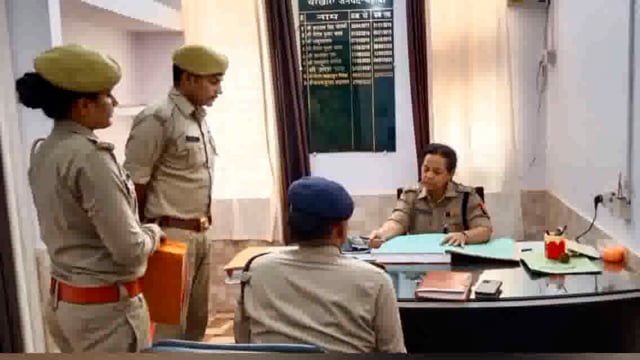 पुलिस अधीक्षक कार्यालय चरखारी का एसपी ने किया निरीक्षण, दिए आवश्यक दिशा निर्देश