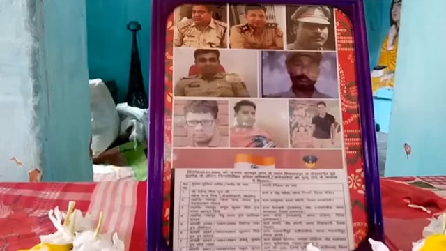 कानपुर के बेकरु कांड की तीसरी पुण्यतिथि पर शहीद हुए पुलिस  जवानों को महोली में ग्रामवासियों के द्वारा दी गई श्रद्धांजलि