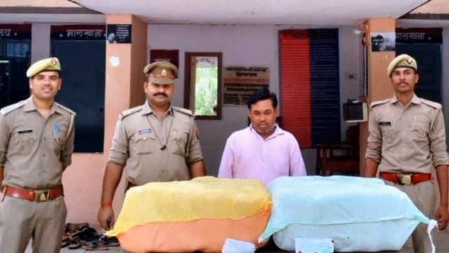 चरखारी पुलिस टीम व SOG टीम ने सँयुक्त रूप से छापेमारी कर भारी मात्रा में अवैध गंजा के साथ एक अभियुक्त को किया गिरफ्तार
