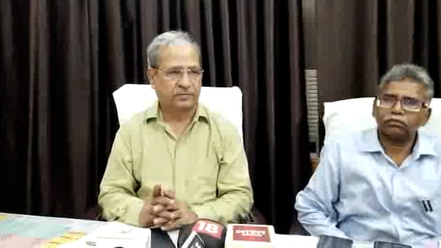 रायबरेली जिला अस्पताल के नए सीएमएस डॉ महेंद्र मौर्य ने की जॉइनिंग।