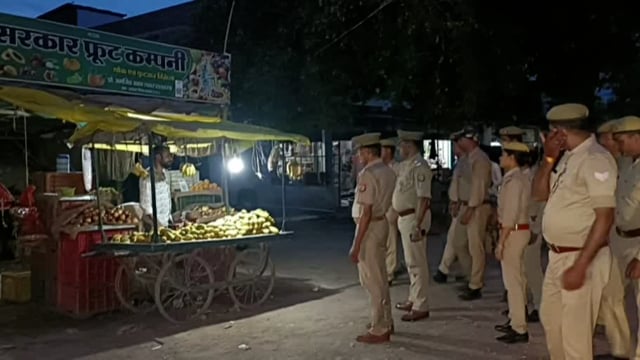 कानून व्यवस्था को लेकर पुलिस ने अजनर में किया पैदल मार्च , संदिग्धों से की पूछताछ