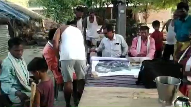 तरबगंज गोंडा बिशुनपुर ग्राम पंचायत में लेखपाल जगजीवन तिवारी ने कियाआबादी का सत्यापन