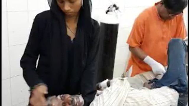 रामसनेही घाट: दरियाबाद में मकान का जर्जर छज्जा गिरने से युवक गंभीर घायल, जिला अस्पताल रेफर 