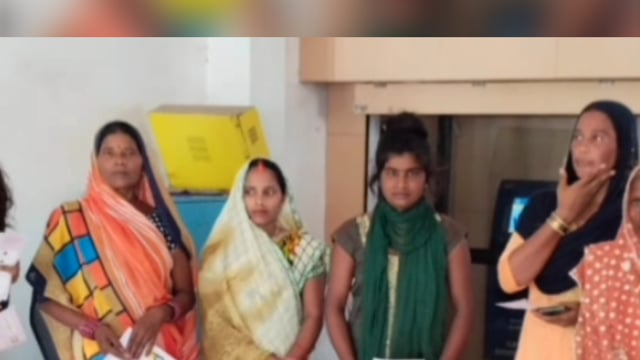 वजीरगंज गोंडा उप निरीक्षक आशीष यादव के नेतृत्व में पुलिस ने मिशनशक्ति अभियान केतहत जागरूकता अभियान चलाया 