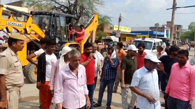 गुरसरांय नगर पालिका द्वारा नगर में हटाया गया अतिक्रमण