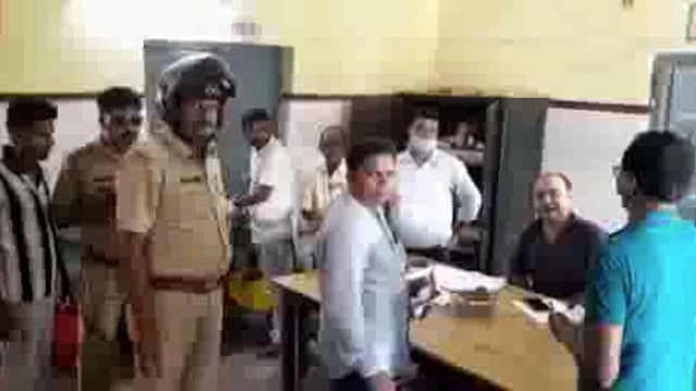 लालगंज थाना क्षेत्र के आना पुर गांव के पास कार सवार ने साइकिल सवार बुजुर्ग को मारी टक्कर गंभीर रूप से घायल।