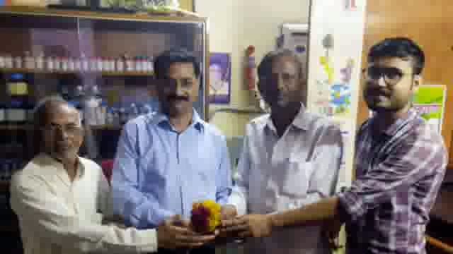 रिटेल केमिस्ट संघटनेच्या वतीने शहरातील डॉक्टरांचा सत्कार