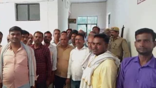 कोटेदार संघ उप जिलाधिकारी सिधौली को अपनी मांगों को लेकर सौंपा 9 सूत्री ज्ञापन