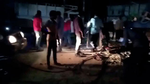 मिर्ज़ापुर : मालगाड़ी की दो बोगियां पटरी से उतरने से रेलवे विभाग में मचा हड़कंप