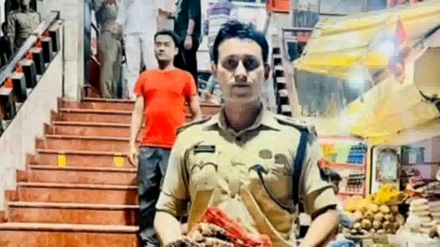 मिर्ज़ापुर : नवागंतुक पुलिस अधीक्षक संतोष कुमार मिश्रा ने किया मां विंध्यवासिनी का दर्शन
