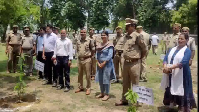 महिला पुलिसकर्मियों ने 