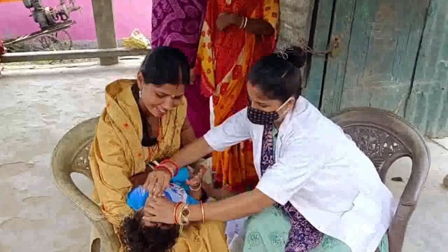 रामनगरबंसी गांव के हवा महल में शिविर लगाकर 5 बच्चों को लगाया गया विभिन्न बीमारियों से बचाव को लेकर टीका